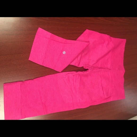 lululemon athletica Pants - Lululemon Pink crop pants size 10 lululemon athletica Pants - Lululemon Pink crop pants size 10